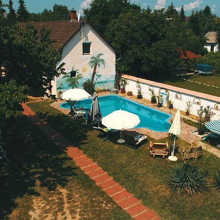 Pension Elisabeth Balatonlelle Buitenkant foto