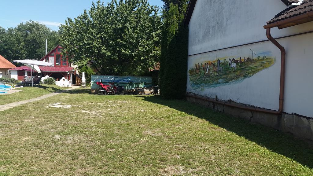 Pension Elisabeth Balatonlelle Buitenkant foto